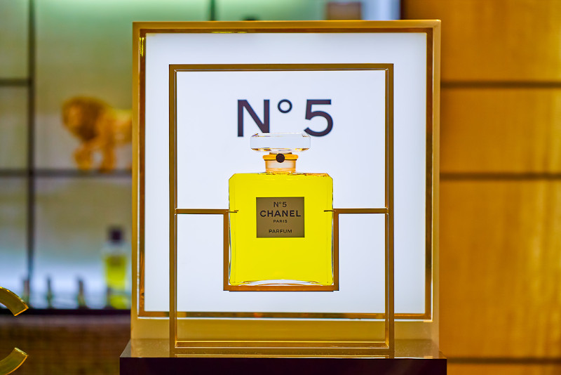 Perfume Chanel nÂ°5, o qual possui aldeÃ­do em sua fÃ³rmula.