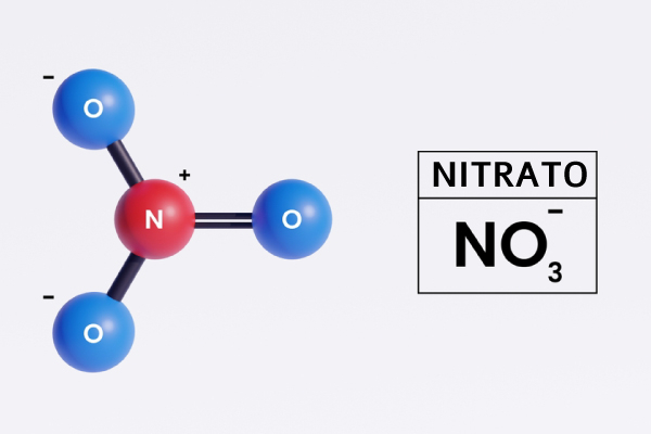 Fórmula química e estrutura química do nitrato (NO₃⁻).