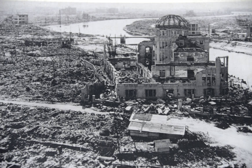 Destruição em Hiroshima, logo após a explosão da arma nuclear.