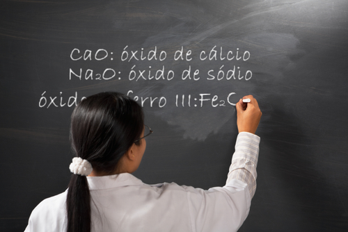 A nomenclatura dos óxidos segue algumas regras específicas