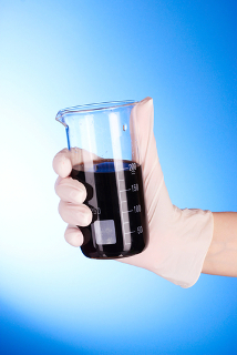 A pirólise é um tipo de reação de decomposição que origina o bio-óleo ou alcatrão pirolítico