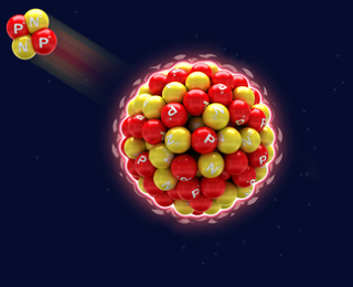 Quando um elemento radioativo emite uma partícula alfa, ele perde dois nêutrons e dois prótons